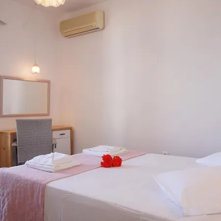 Отель Maria Elena - *