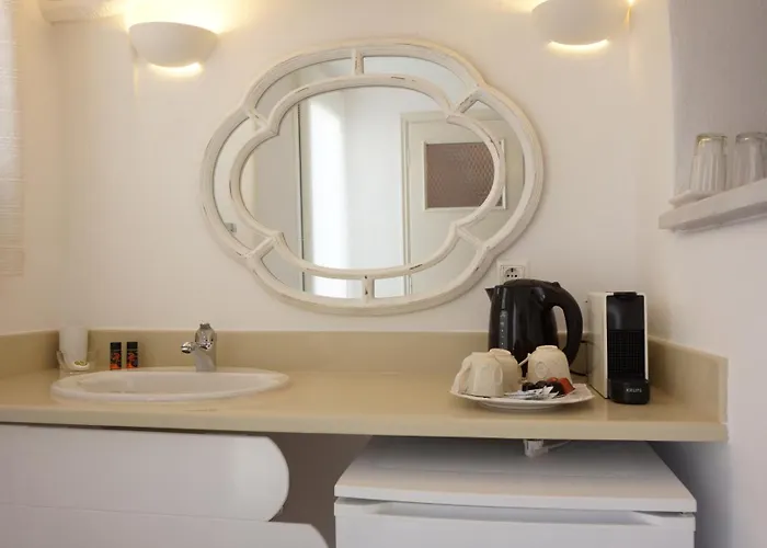 Ξενοδοχείο Maria Elena - *