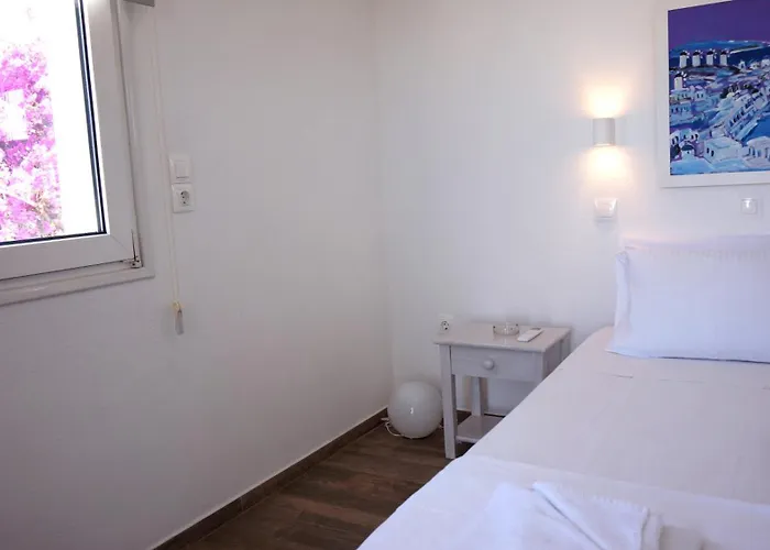 Ξενοδοχείο Maria Elena - *